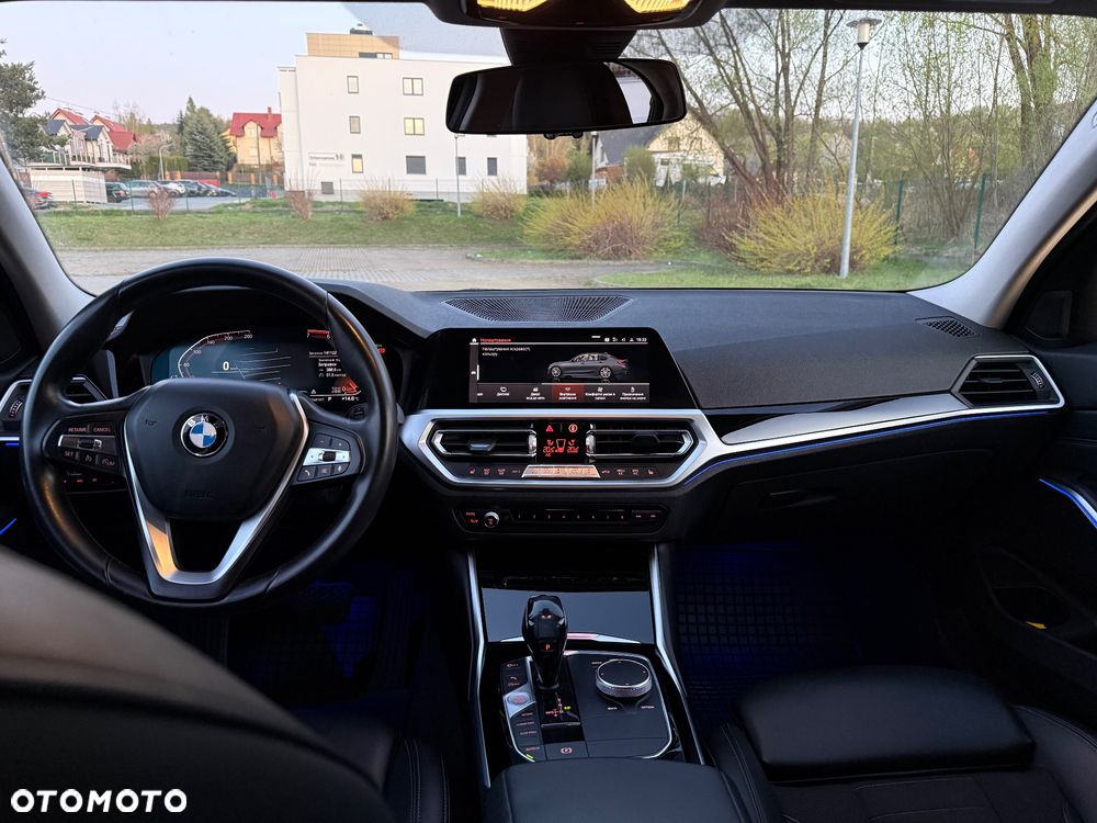 BMW Seria 3 330i - 16
