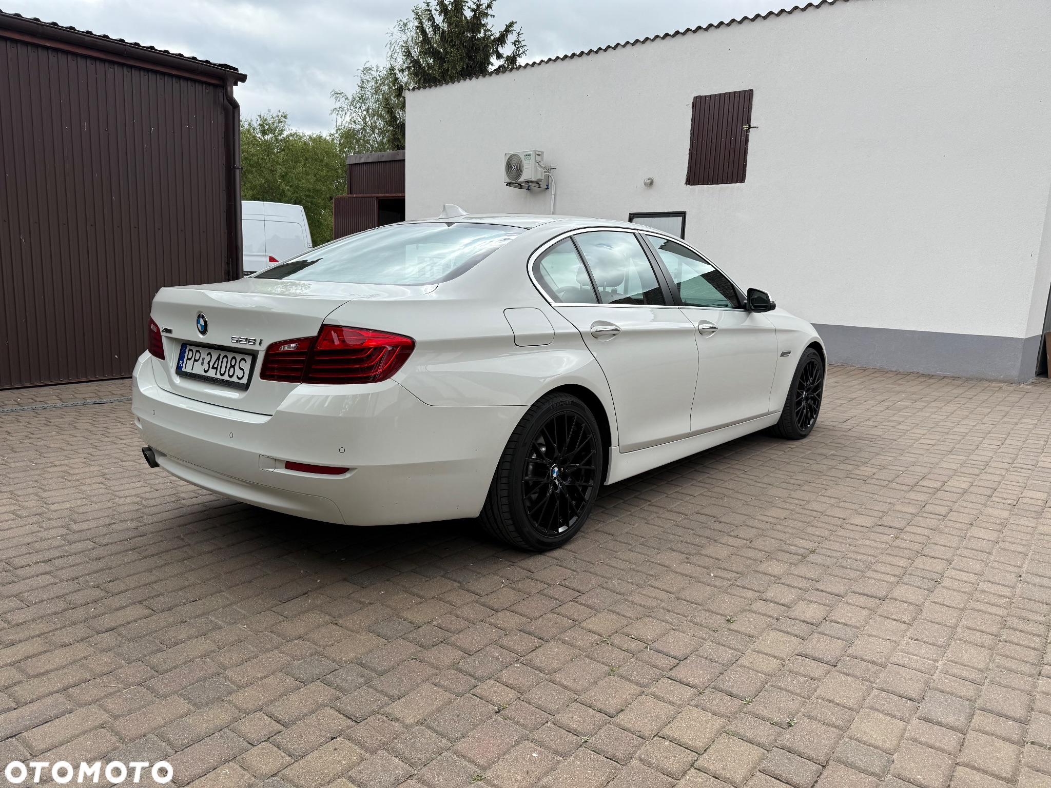 BMW Seria 5 528i xDrive - 4