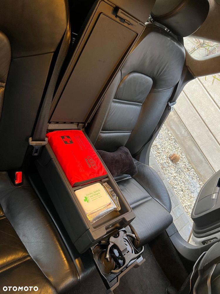 Audi A8 4.2 Quattro - 19