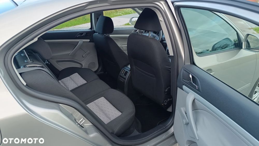 Skoda Octavia 1.6 Ambition - 16
