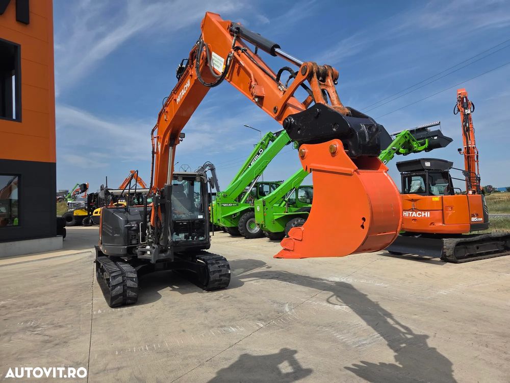 Hitachi ZX85, 2022, 2.734, CUPLA RAPIDA HIDR+3 CUPE NOI, lama nivelare, inst picon pe brate, camera spate, senile cauciuc 80% ok, aer cond, ad sapare 6m, latime 2,2m, ridica 4t cu sistem antirasturnare, STARE FOARTE BUNA, leasing 4 ani, PROMOTIE 62.900Eur - 1