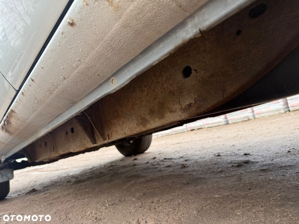 Nissan Navara 2.5 D SE - 11