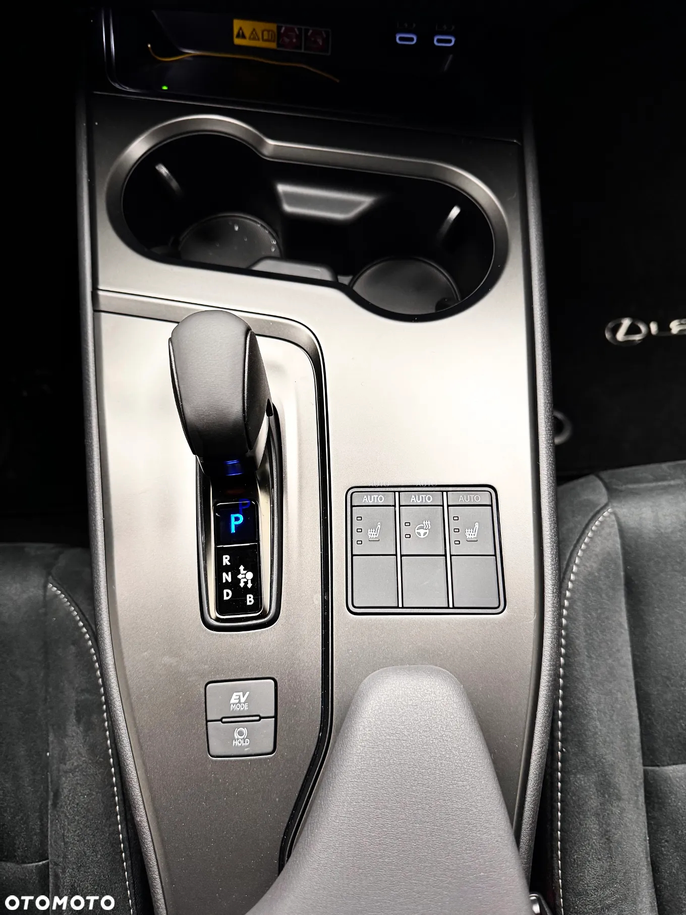 Lexus UX - 21
