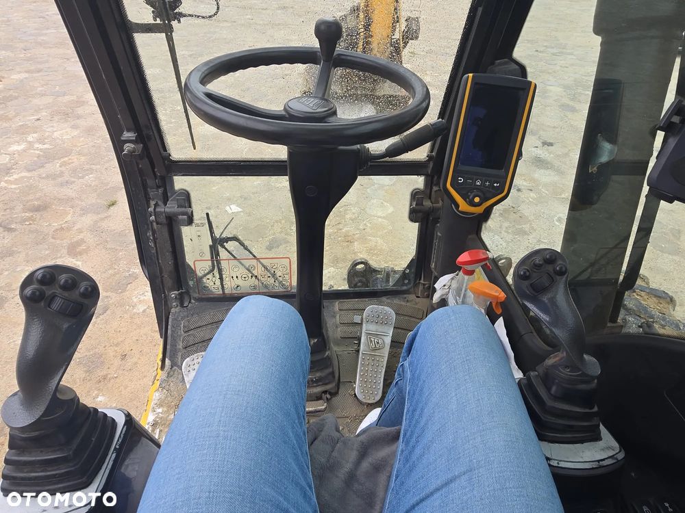 JCB JS145 W - 13
