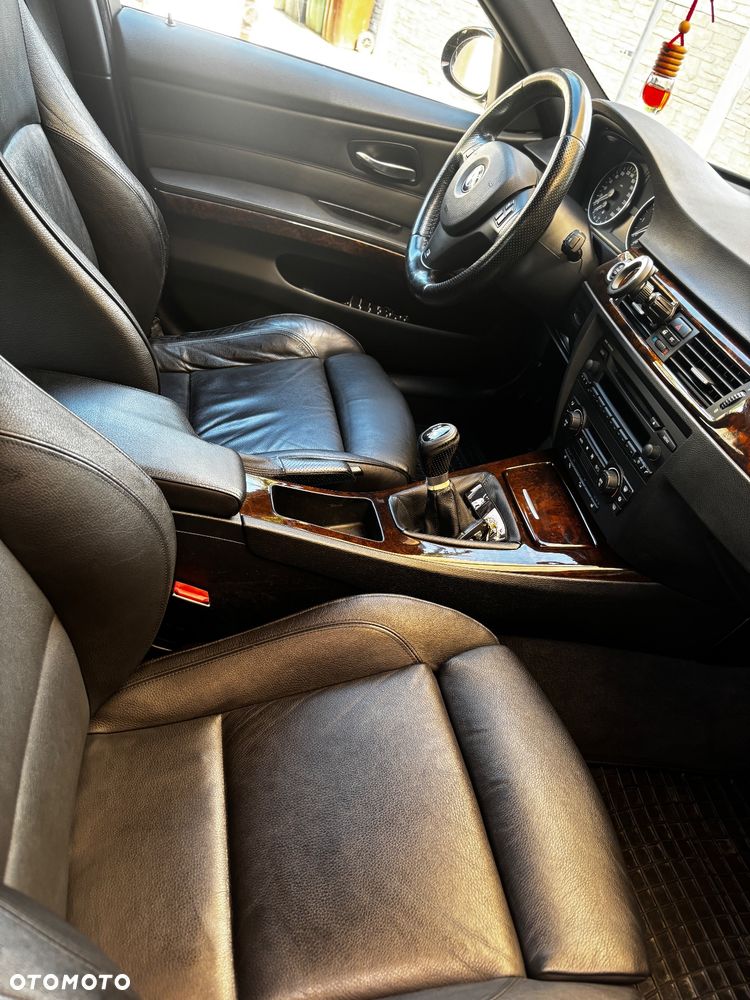BMW Seria 3 330xi Touring - 15