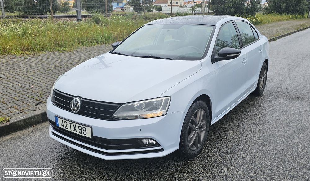 VW Jetta 2.0 TDI Confortline - 14