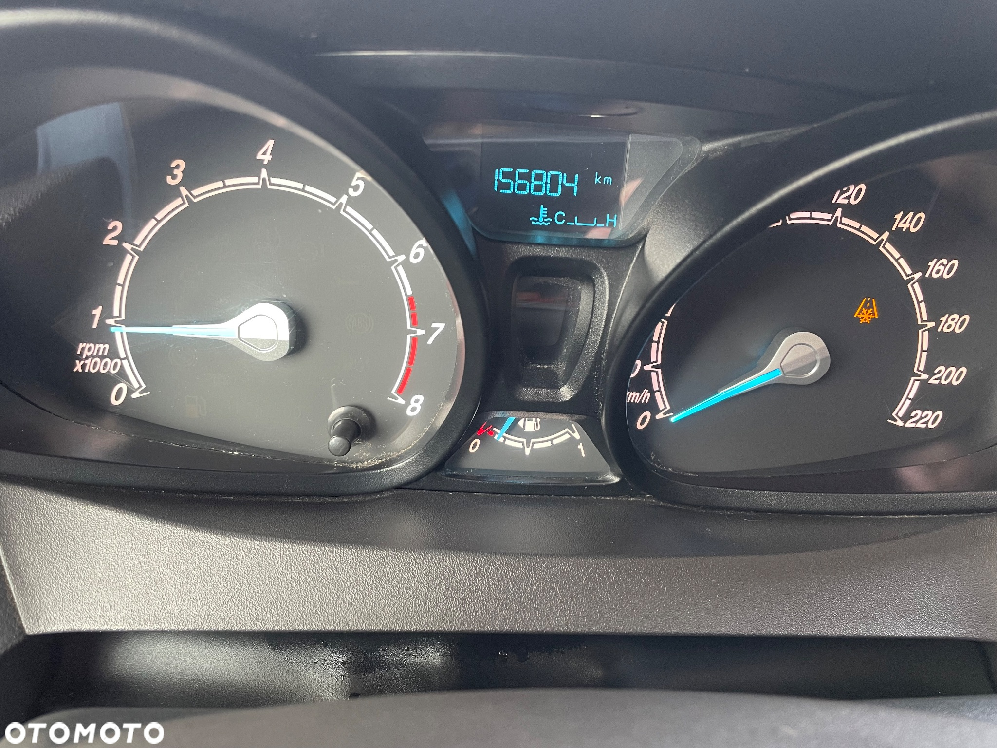 Ford Transit Courier - 11
