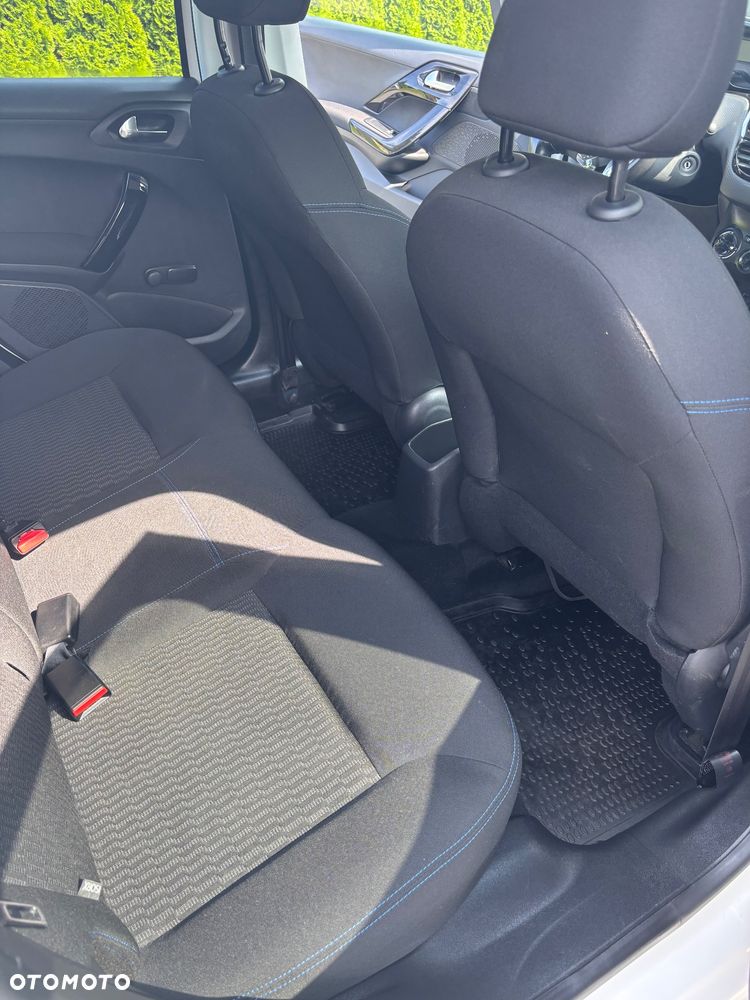 Peugeot 208 1.2 PureTech Style - 10