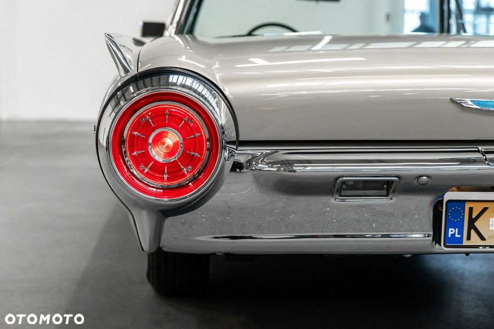 Ford Thunderbird - 24