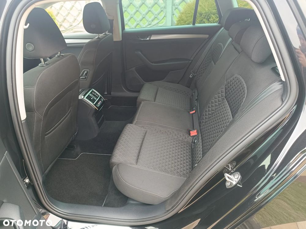 Skoda Superb 2.0 TDI DSG Premium Edition - 9