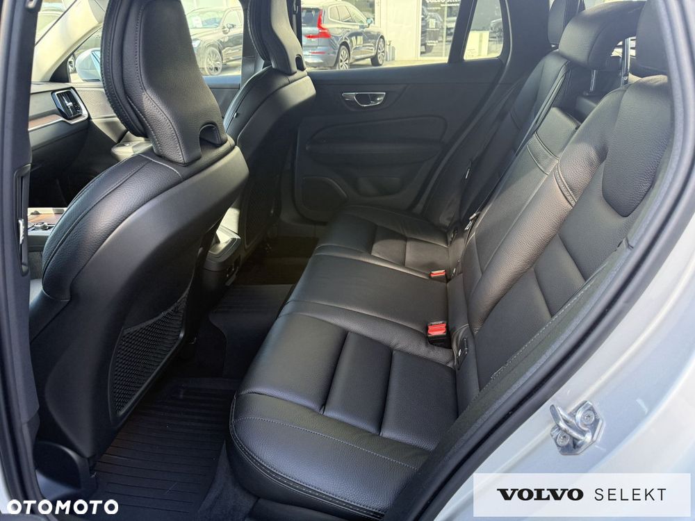 Volvo V60 Cross Country - 26
