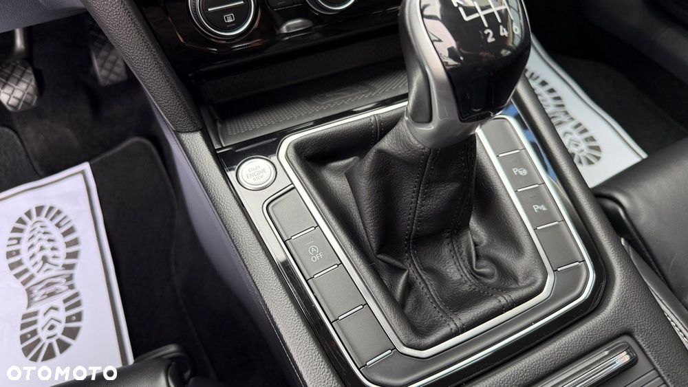 Volkswagen Passat - 33