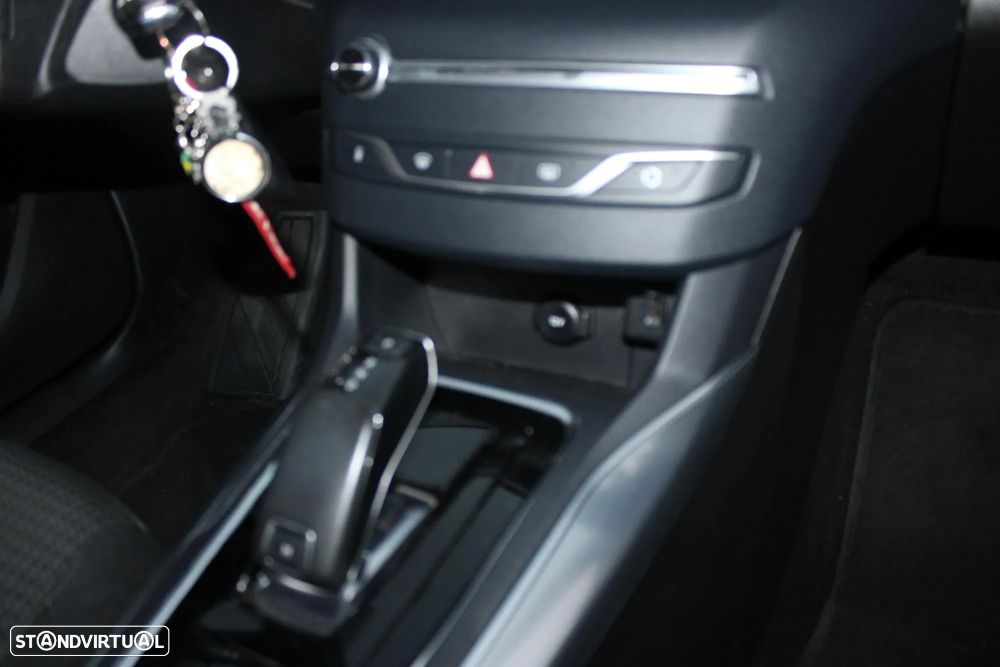 Peugeot 308 SW BlueHDi 130 EAT8 Style - 20