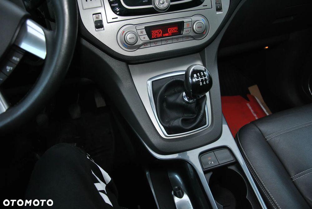 Ford Kuga 2.0 TDCi 2x4 Titanium - 4