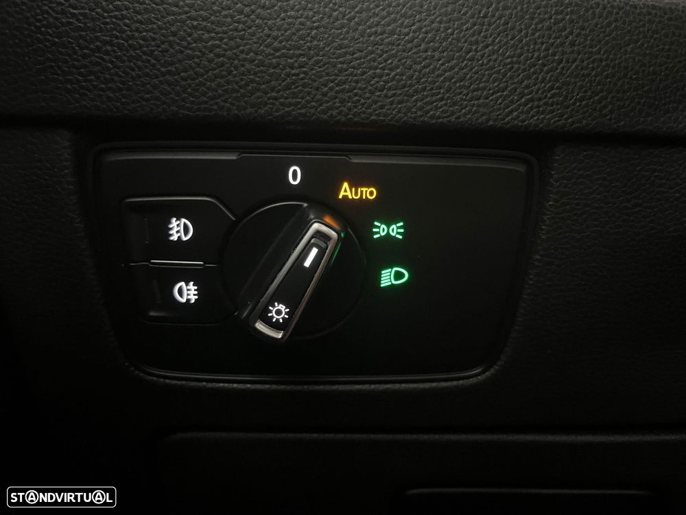 VW Passat Variant 2.0 TDI Elegance DSG - 22