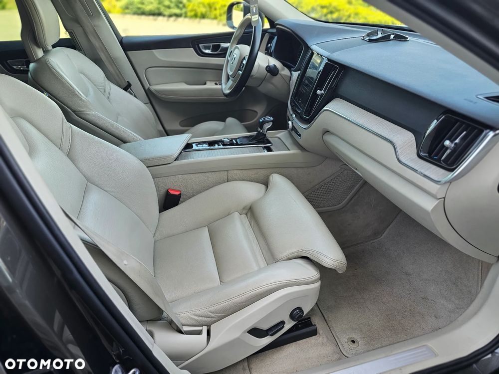 Volvo XC 60 D4 AWD Momentum - 17
