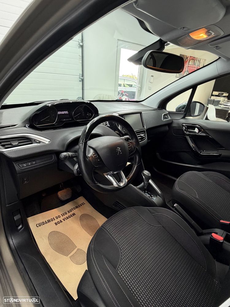 Peugeot 208 1.2 PureTech Allure EAT6 - 7