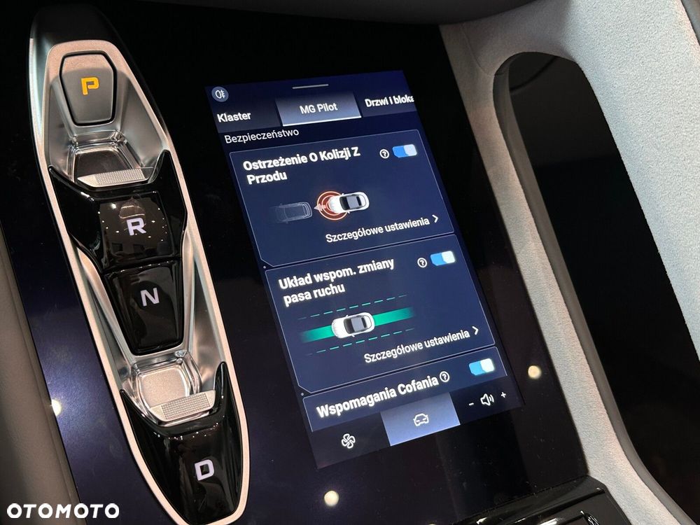 MG Cyberster 77kWh AWD Czarny Dach - 37