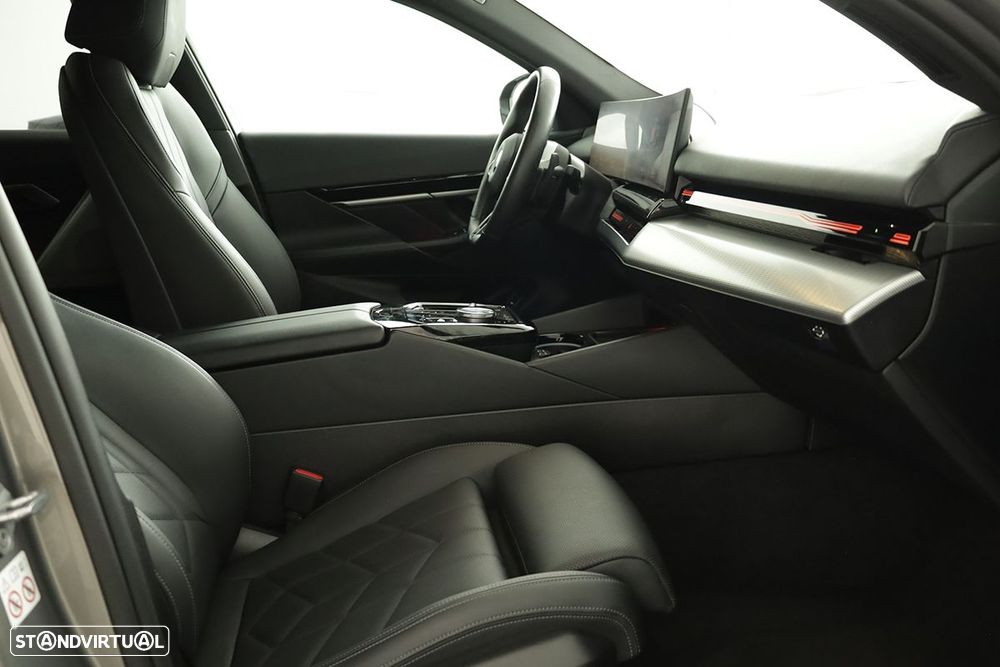 BMW 520 d Pack Desportivo M - 29