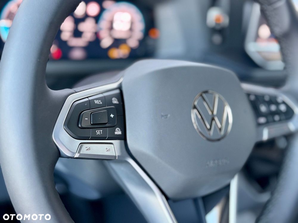 Volkswagen Crafter 35 Furgon z wysokim dachem silnik: 2,0 l EU6 SCR 177 KM / skrzynia biegów: Przedni napęd manualna 6-biegowa rozstaw osi: 4490 mm - 26