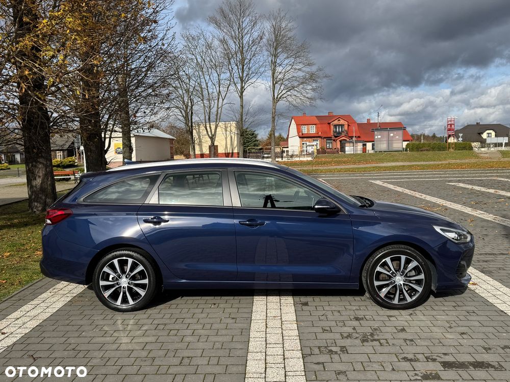 Hyundai i30 Fastback 1.6 CRDI Premium DCT - 2