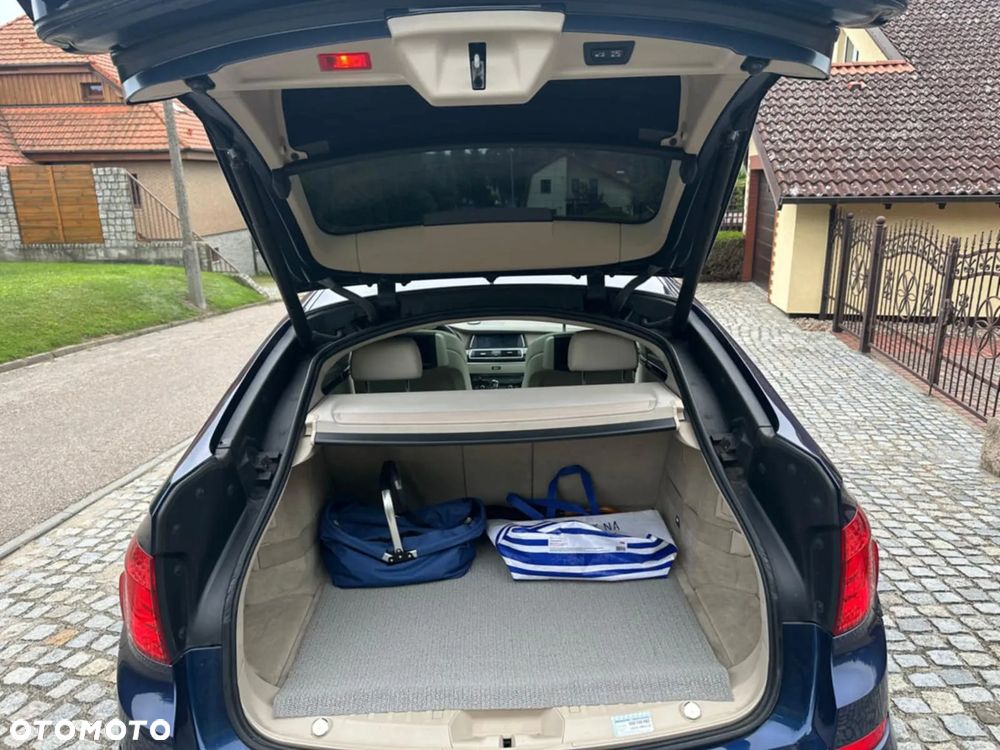 BMW Seria 5 550i - 23