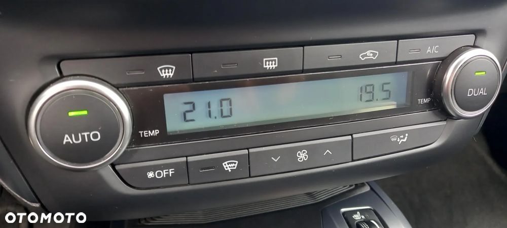 Toyota Avensis 1.8 Executive - 26