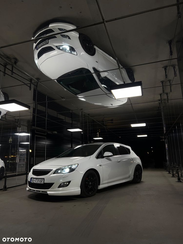 Opel Astra 1.6 Turbo - 1