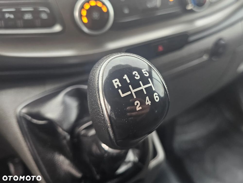 Ford TRANSIT CUSTOM - 12