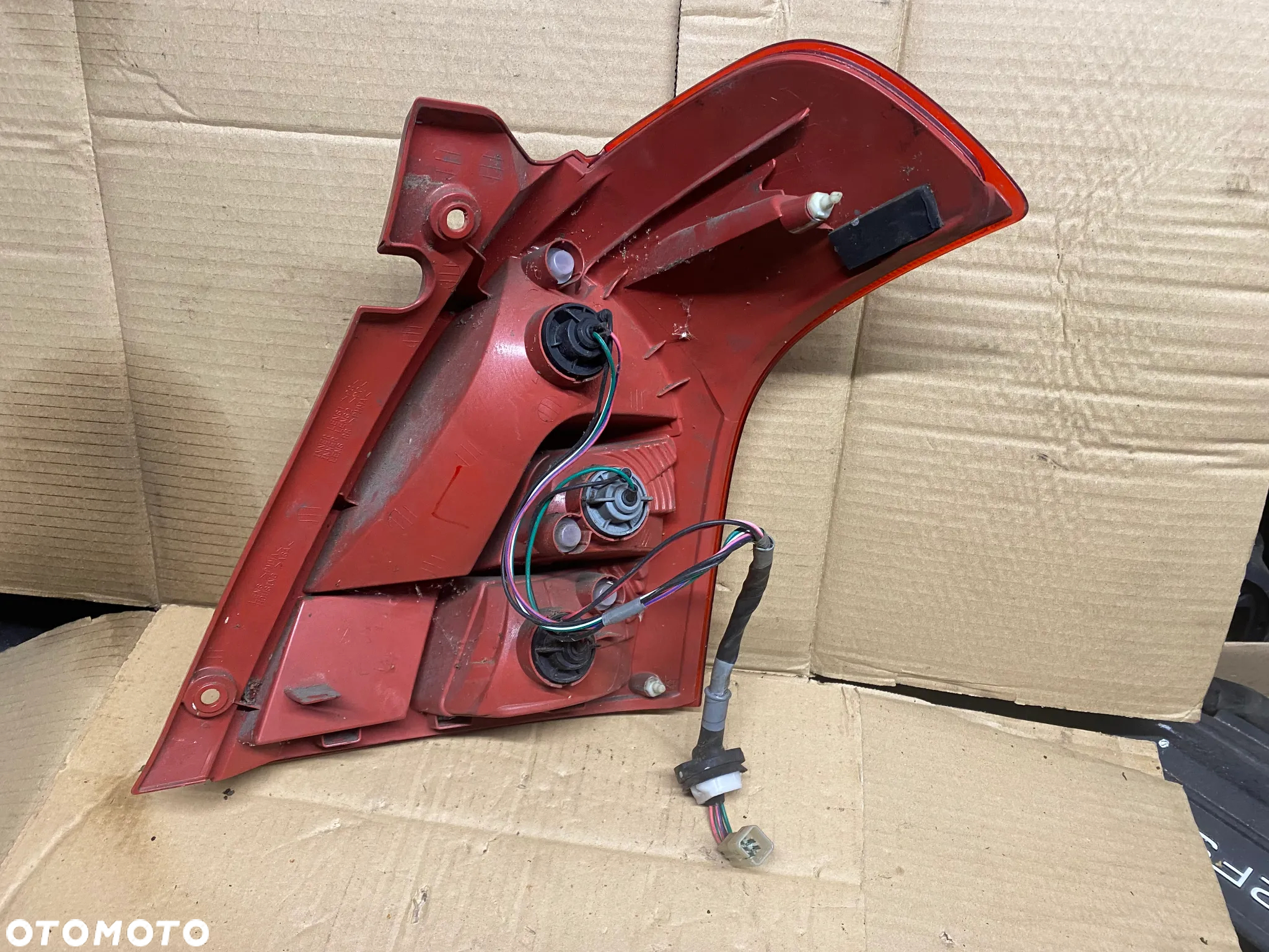 LAMPA TYLNA LEWA SUZUKI SWIFT IV P4476L - 3