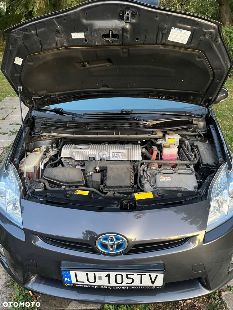 Toyota Prius (Hybrid) - 22