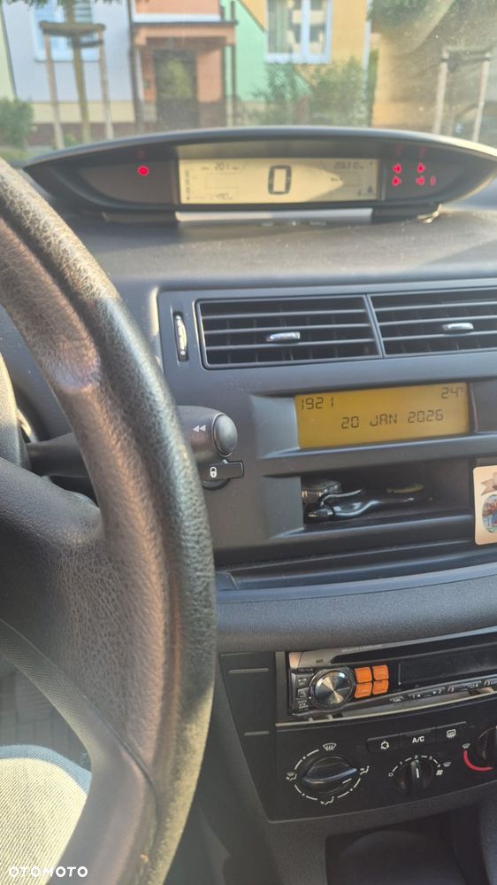 Citroën C4 1.4 16V X - 2