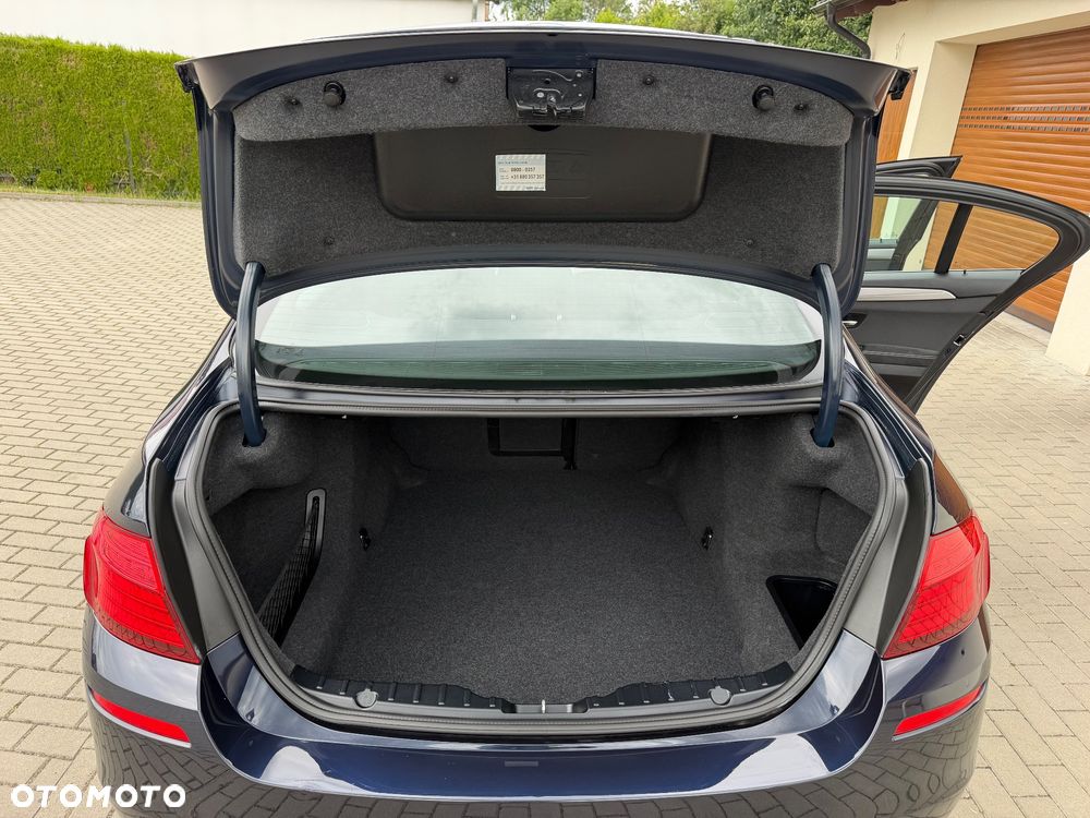 BMW Seria 5 520i Sport-Aut - 32