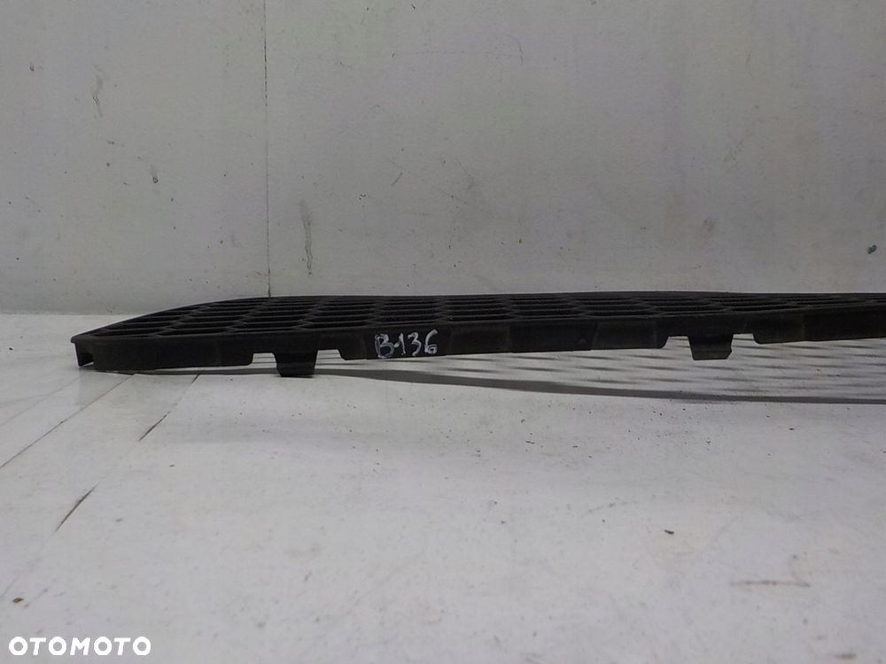 BMW 1 E81 E87 KRATKA ŚRODKOWA ZDERZAKA ATRAPA W ZDERZAK - 7
