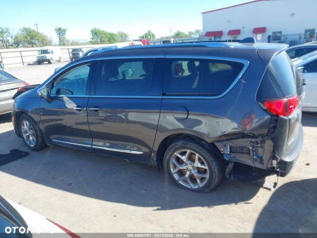Chrysler Pacifica - 9