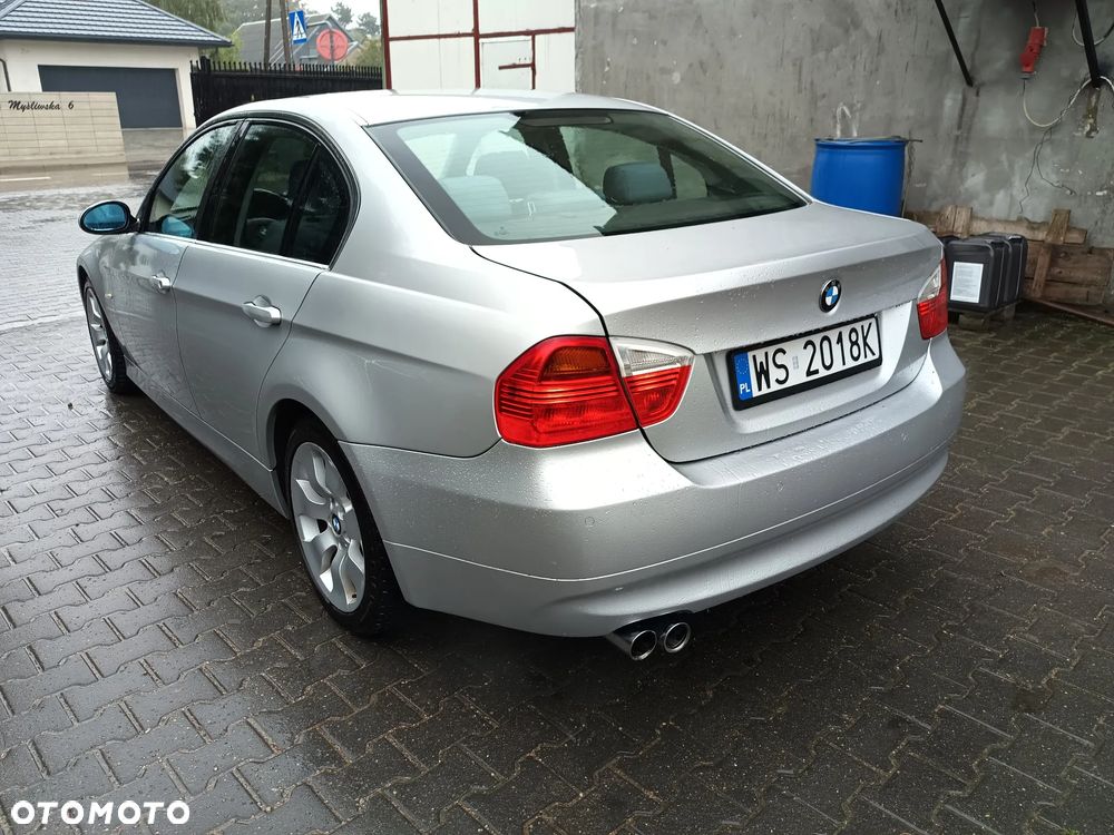 BMW Seria 3 330i - 5