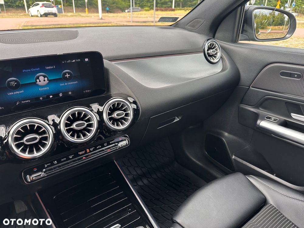 Mercedes-Benz GLA 200 d 4-Matic - 10