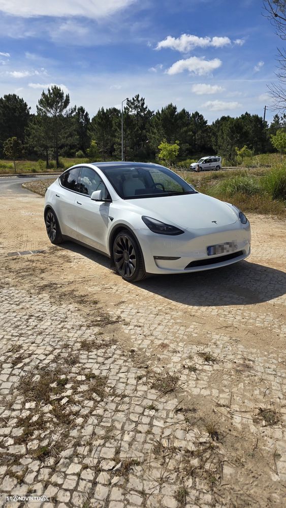 Tesla Model Y Performance Dual Motor AWD - 4