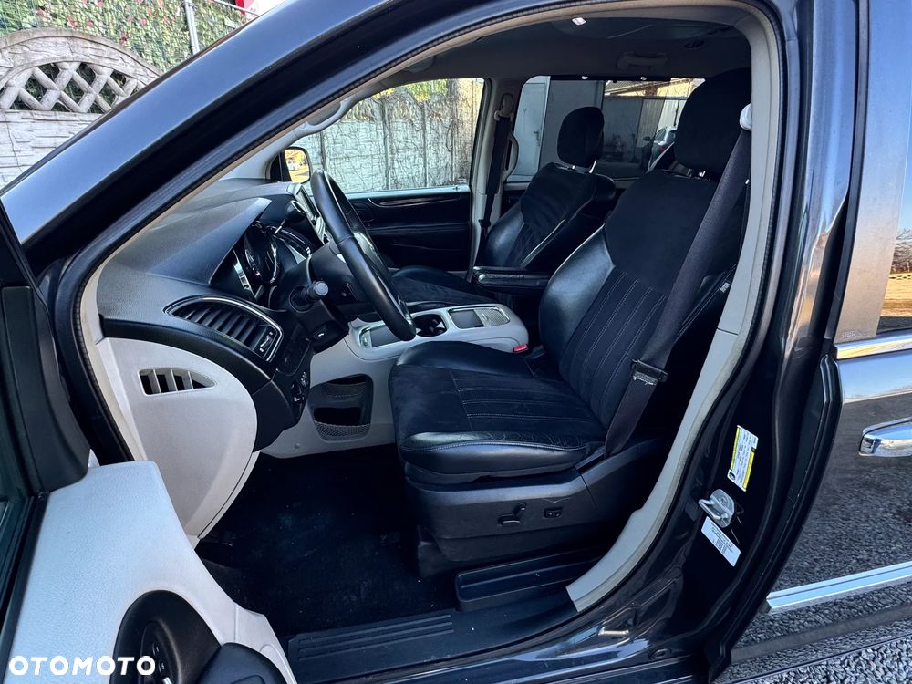 Lancia Voyager 2.8CRD Platinum - 24