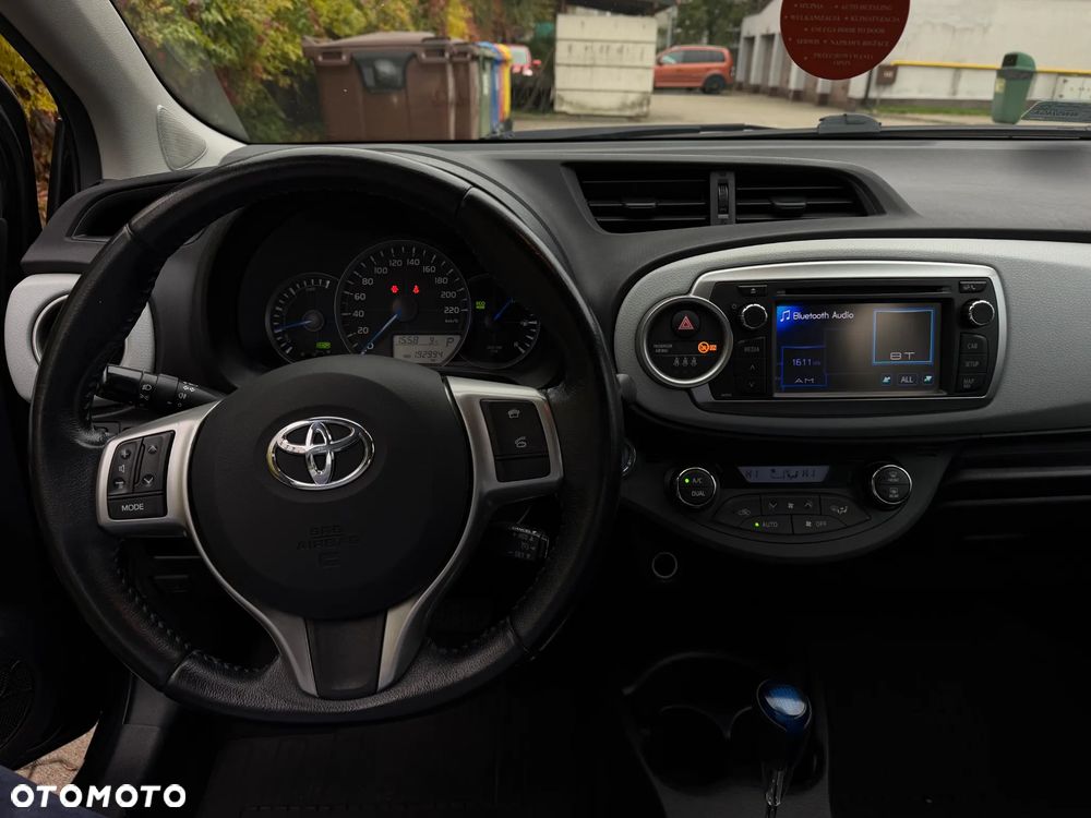 Toyota Yaris 2013 photo 2