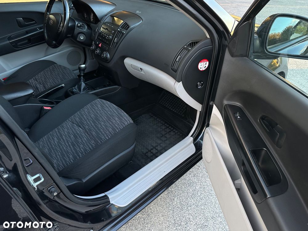 Kia Ceed 1.6 Comfort + - 24
