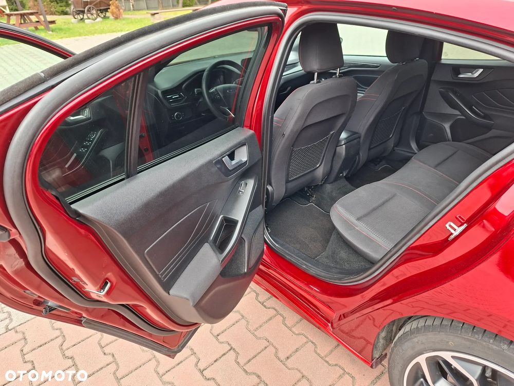 Ford Focus 1.5 EcoBoost Titanium ASS - 10