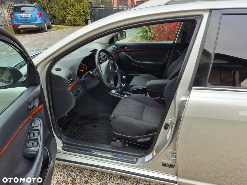 Toyota Avensis 1.8 VVT-i - 6