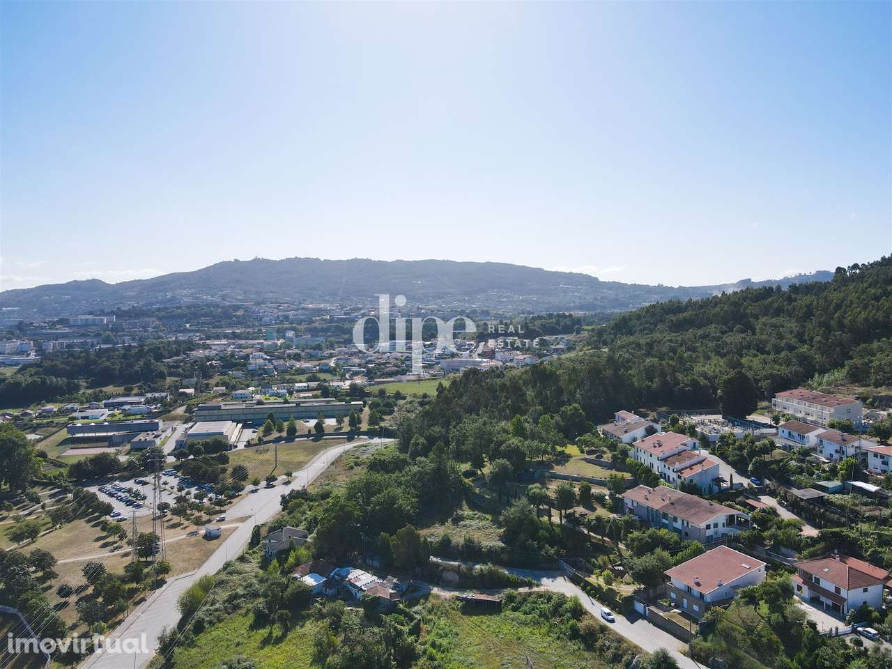 Terreno com 116.700 m2 para construção de moradias - Grande imagem: 3/17