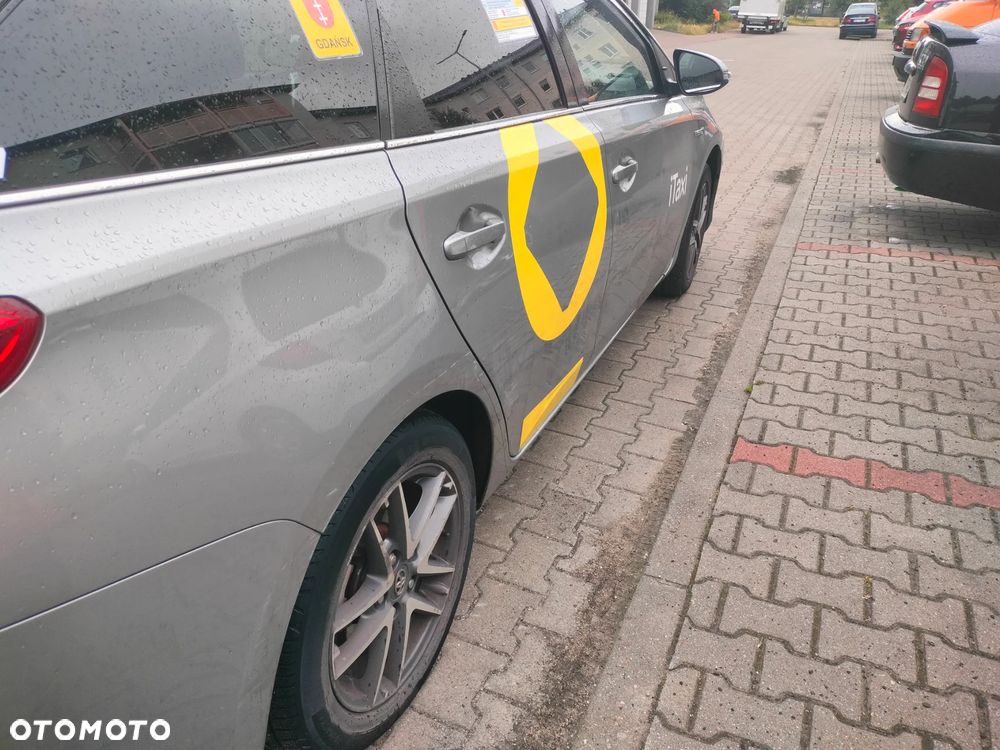 Toyota Auris 1.8 HSD Luna - 17