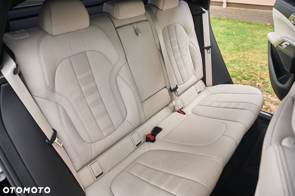 BMW X6 xDrive30d mHEV - 27