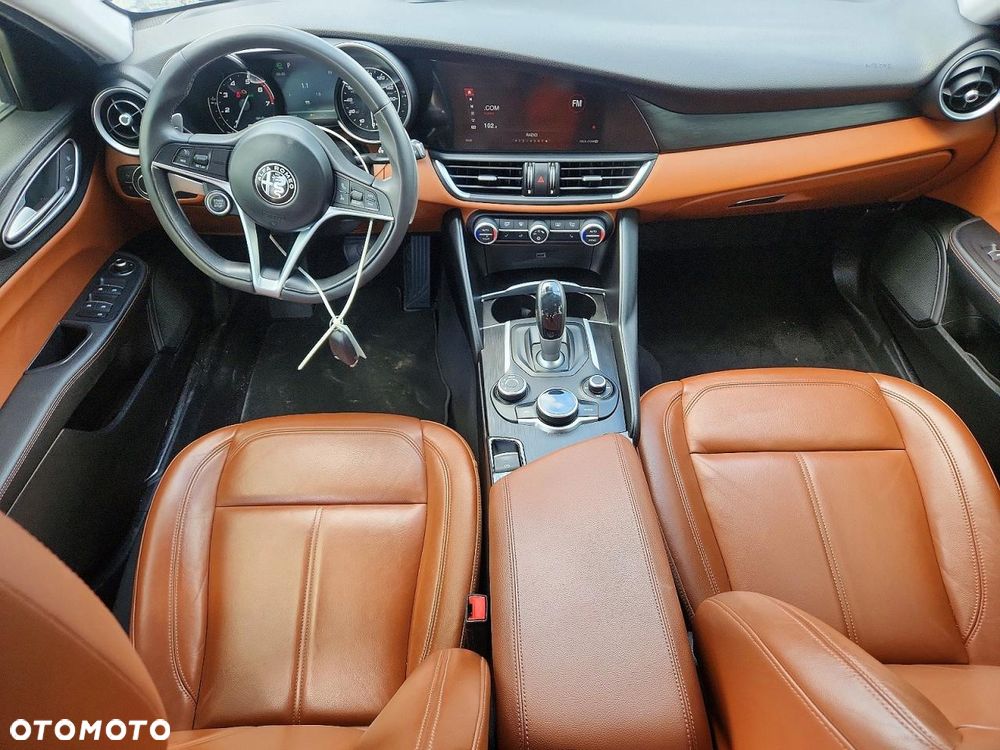 Alfa Romeo Giulia 2.0 Turbo 16V AT8-Q4 Ti - 7