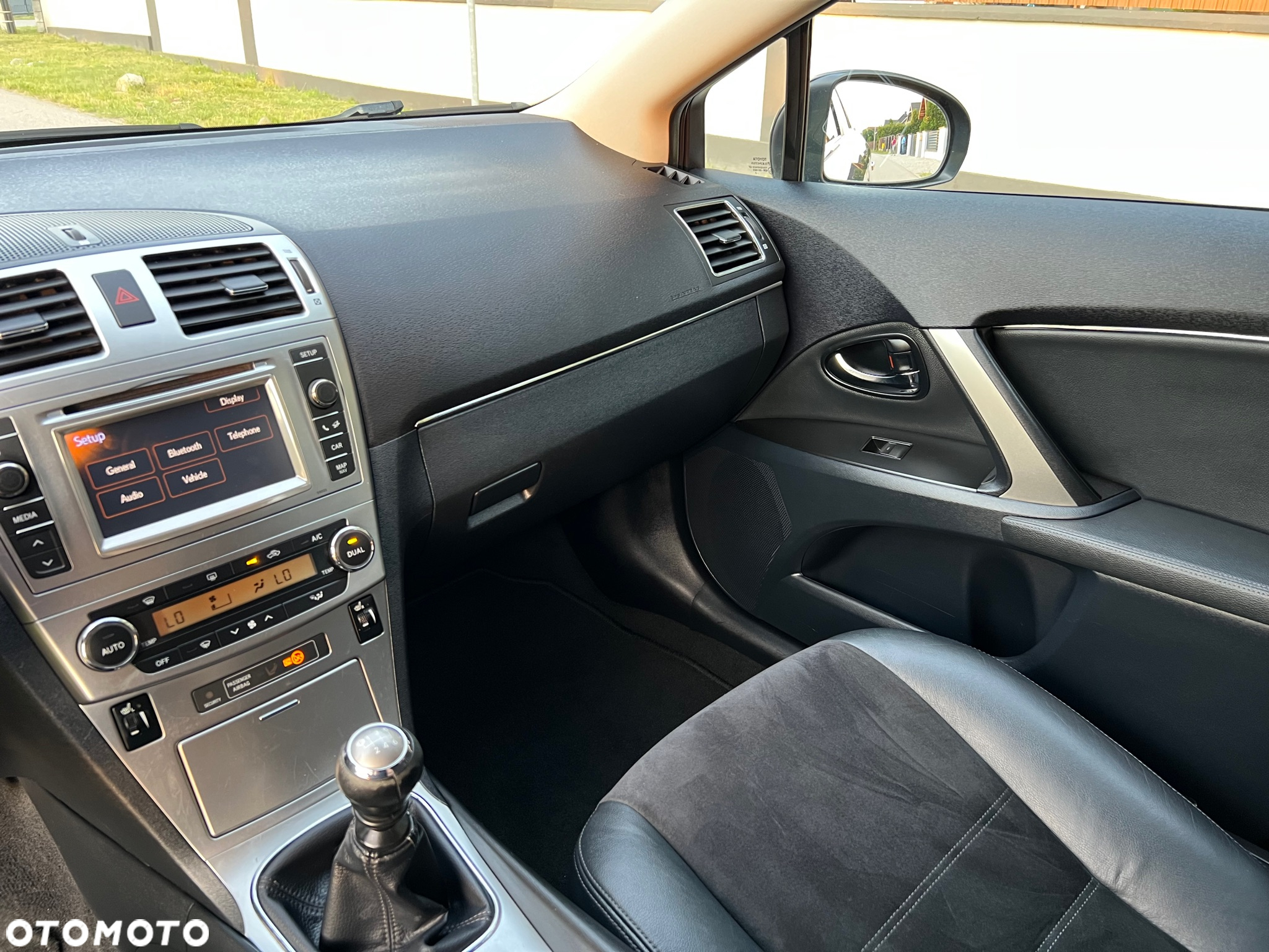 Toyota Avensis 1.8 Premium - 33