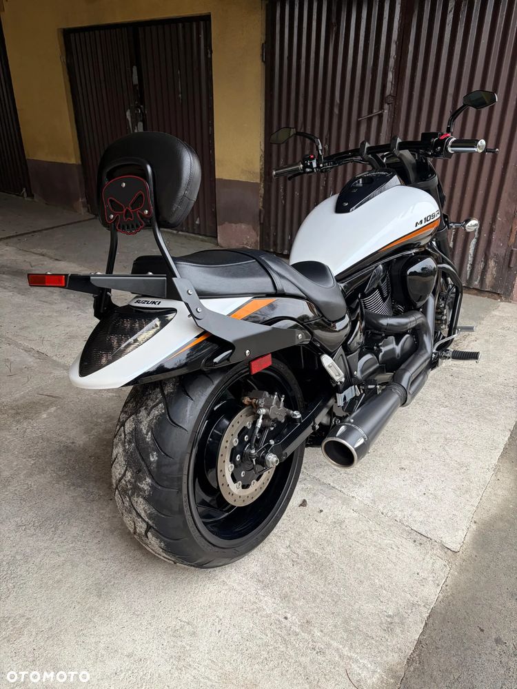 Suzuki Intruder - 16