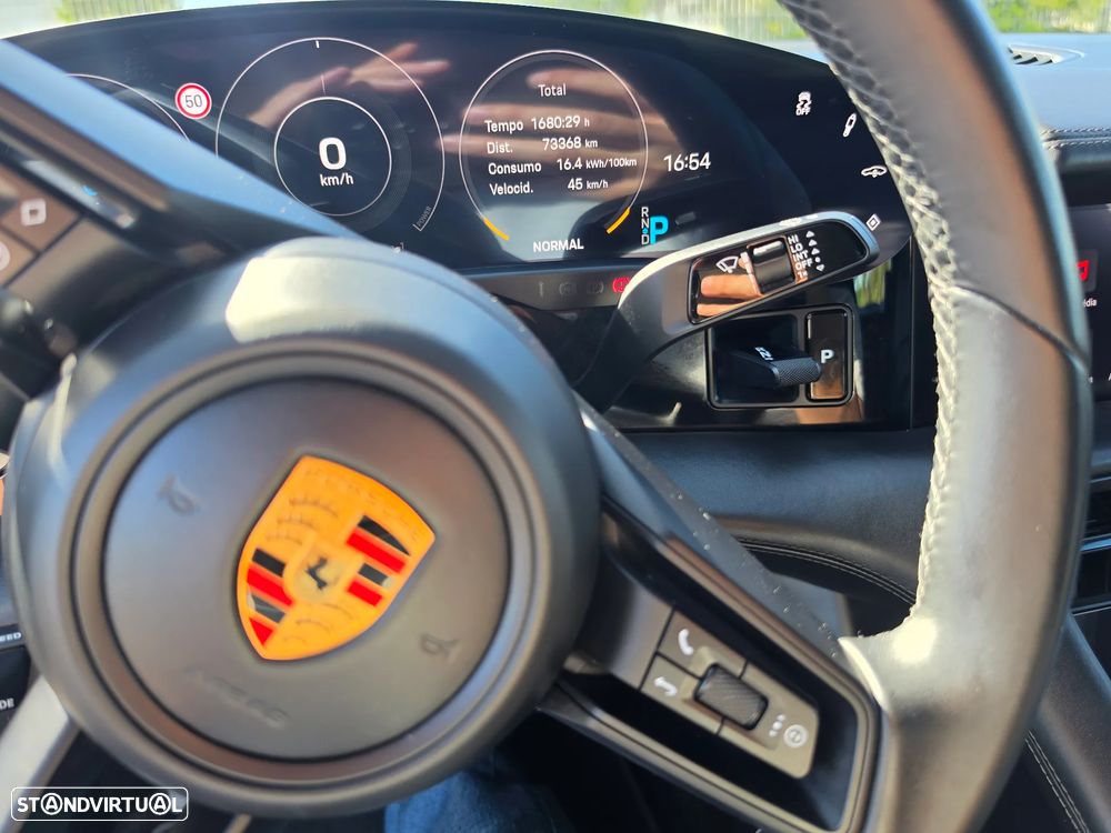 Porsche Taycan 4S - 31